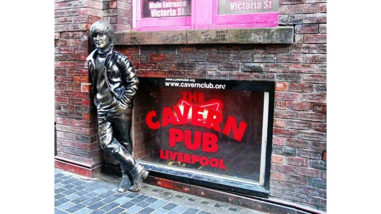 Crew Rooms Anfield Liverpool Exterior foto